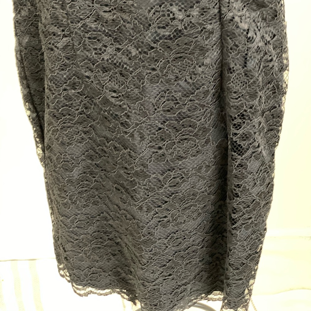 BLACK LACE FITTED DRESS - Picture 6 of 10